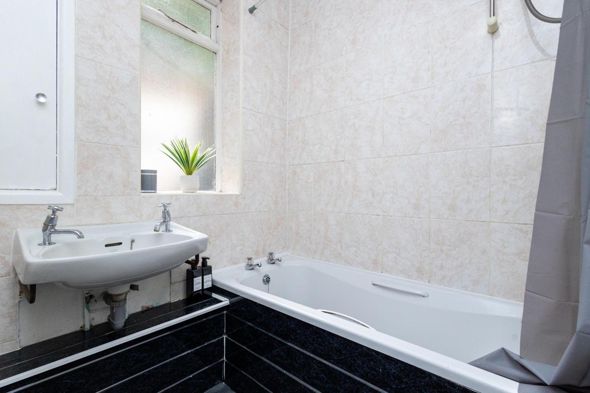 Spacious 3 Bedroom Ground Floor Apartment - 10 Mins From City Centre Leeds  Exteriér fotografie